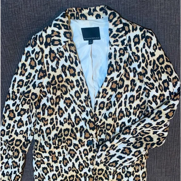 Banana Republic leopard print blazer - Picture 3 of 13